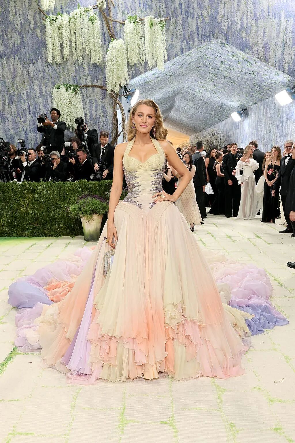 罕见炸场!BLACKPINK全员亮相Met Gala!Lisa大胆前卫,Jennie化身美人鱼(组图) - 30