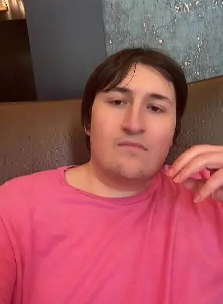 演唱会秒售罄,主唱成纸板人?数百粉丝到场,想给他要个美国签证(组图) - 4