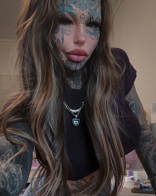 “全球纹身最多女性”手术改造太惊悚!几经生死不愿停,称是终生追求? - 18
