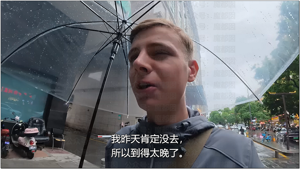 热议！西人网红来华，中国美女主动伴游，拉丝舌吻，开房视频曝光（视频/组图） - 5