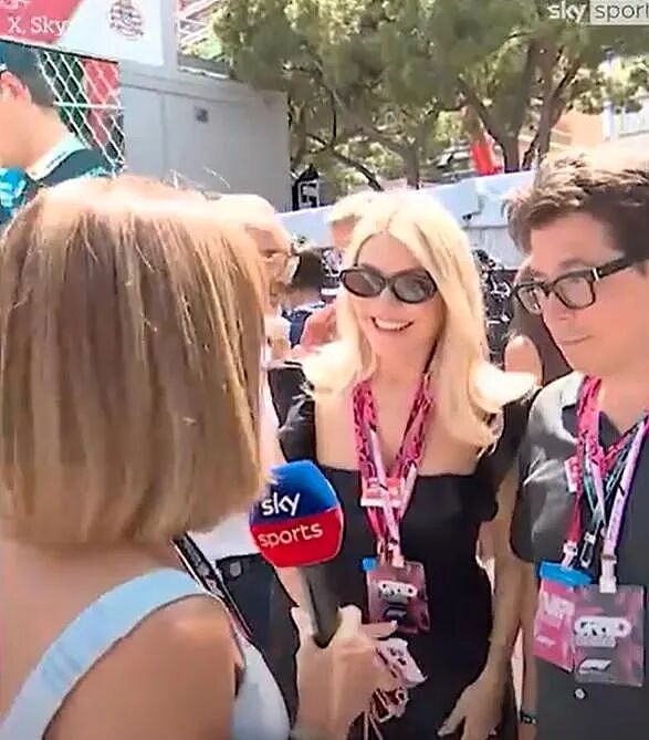 卡戴珊首秀F1赛场惹众怒:无视记者、顺走毛巾、保镖推人(组图) - 19