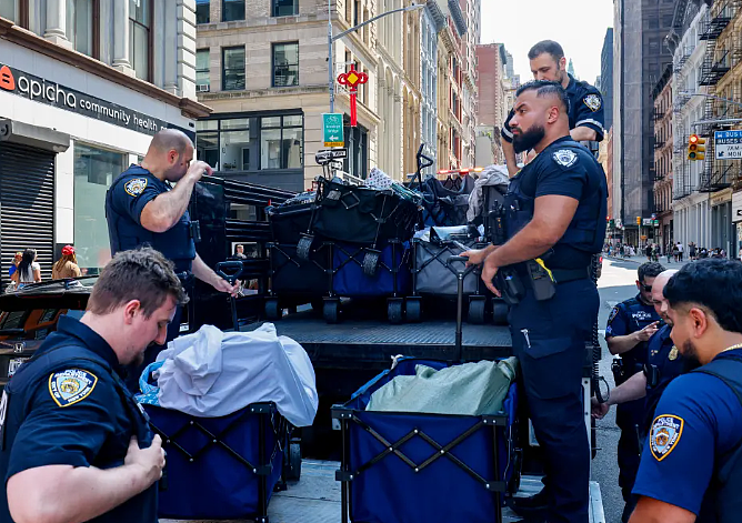 唐人街大批NYPD突袭,拘留多人!华埠店家:只是没完没了的猫鼠游戏 - 4