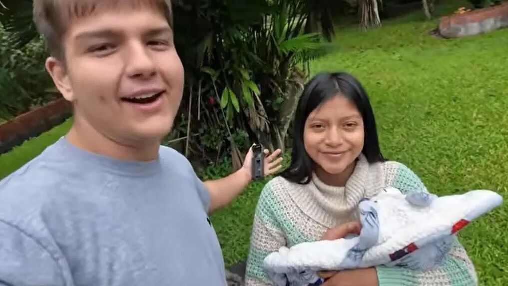 放弃现代生活，美国小哥闪婚亚马逊部落女孩？网友却说不对劲...（组图） - 12