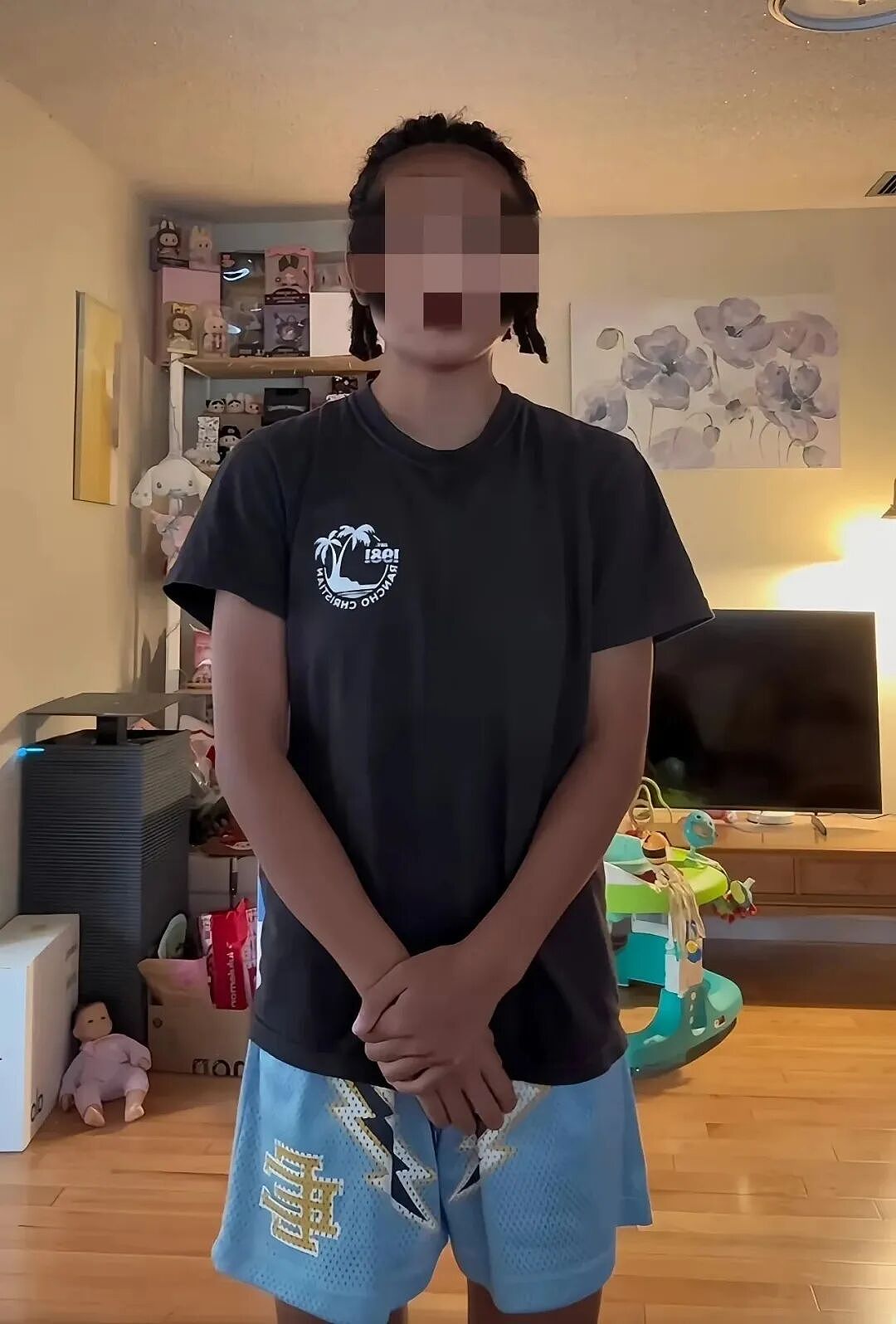 华人圈炸了!曾被官媒热捧的“未来之妞”赴美留学,转头在美国下跪求饶…… - 8