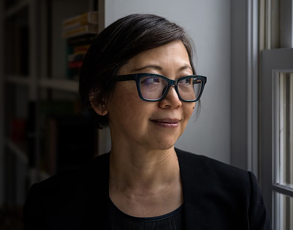 相隔7年，两个儿子都卧轨自杀！华裔女作家在争议中获大奖，他们家经历了什么？（组图） - 16