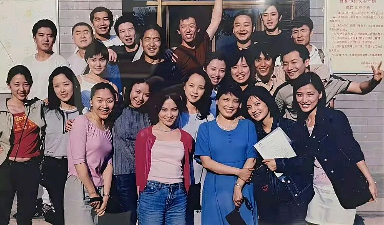 热搜！北电96班30周年聚会，赵薇罕见现身，同框陈坤黄晓明引爆全网回忆杀 - 8