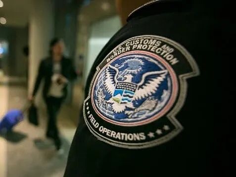 华大博士携子入境遭拒,24小时内被送上离境航班,到底发生了什么?(组图) - 4