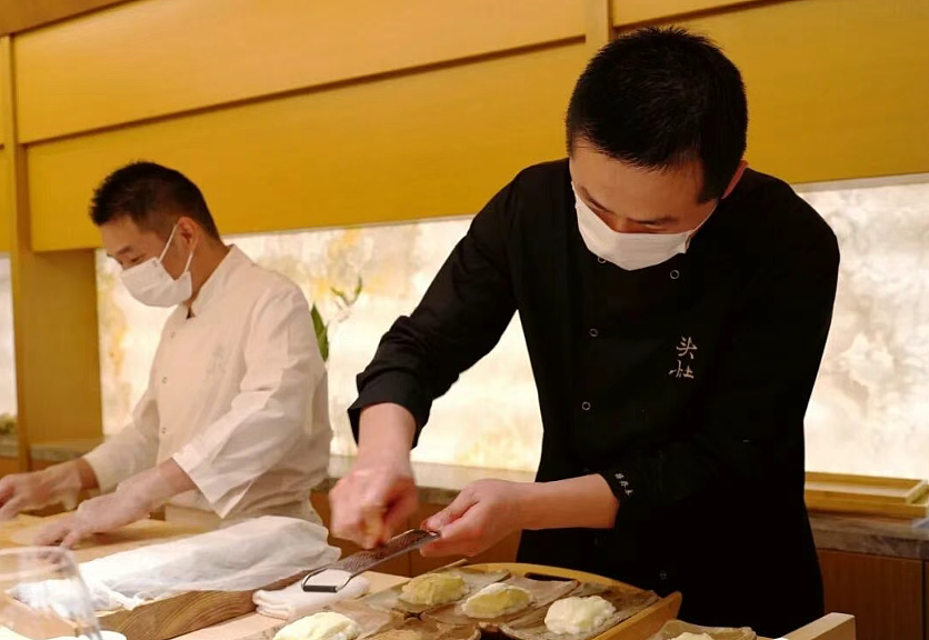 不想吃预制菜的年轻人，捧红“穷鬼版omakase” - 7