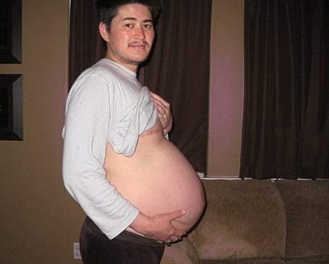 世界上第一个怀孕的男人！孕照曾轰动世界，如今18年过去他过成这样... - 1