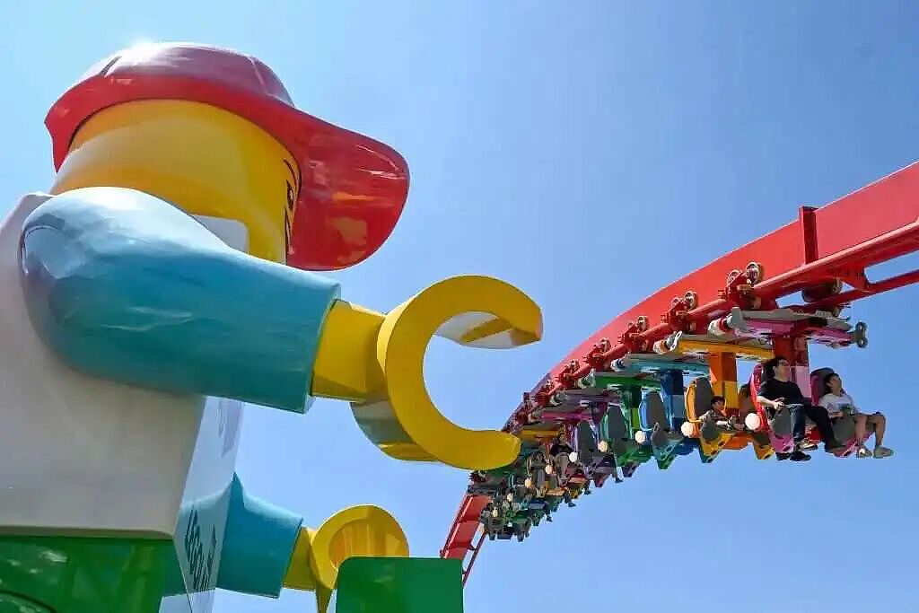 原报道所载上海乐高乐园游乐设施资料照片,图源澎湃新闻,非减重效果证明