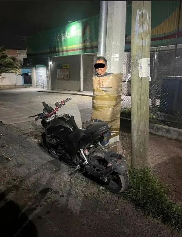 墨西哥出了个蝙蝠侠？把小偷绑电线杆上，旁边还放上罪证，结果反被通缉了... - 3