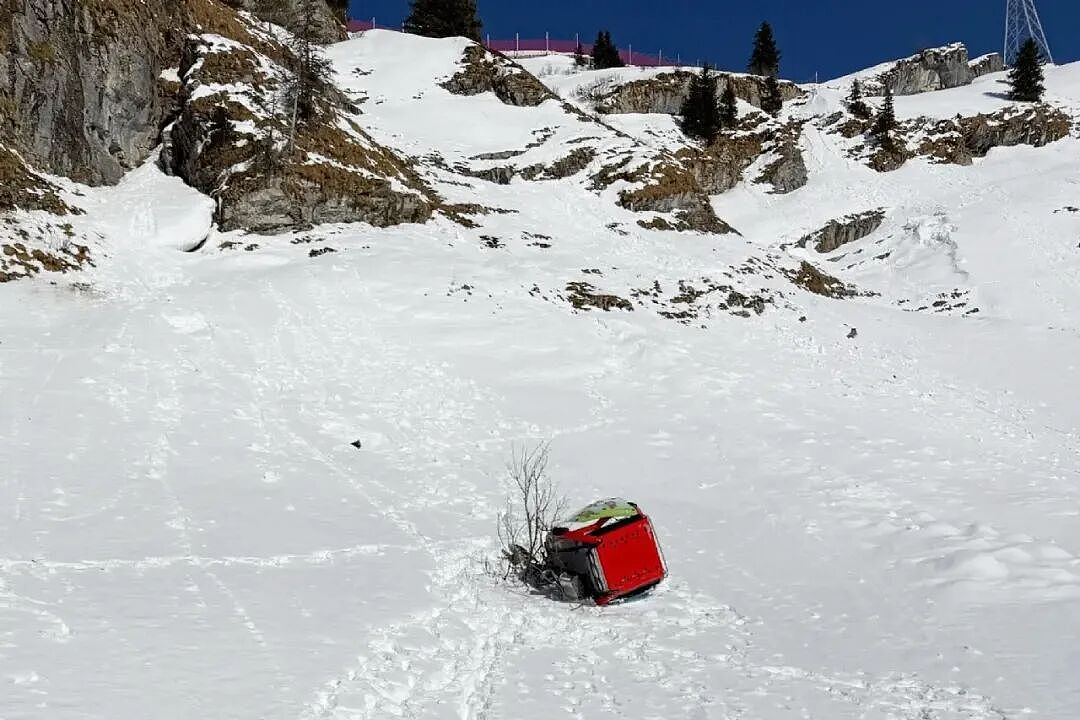 恐怖! 滑雪场缆车突然坠落，女游客惨死! 车厢翻滚坠下雪山（组图） - 3