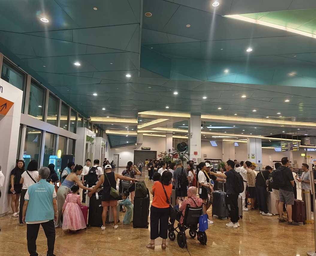 5000人滞留新加坡码头近1天、酒店像“难民营”…迪士尼邮轮曝重大故障!现场哭声一片险失控 - 5