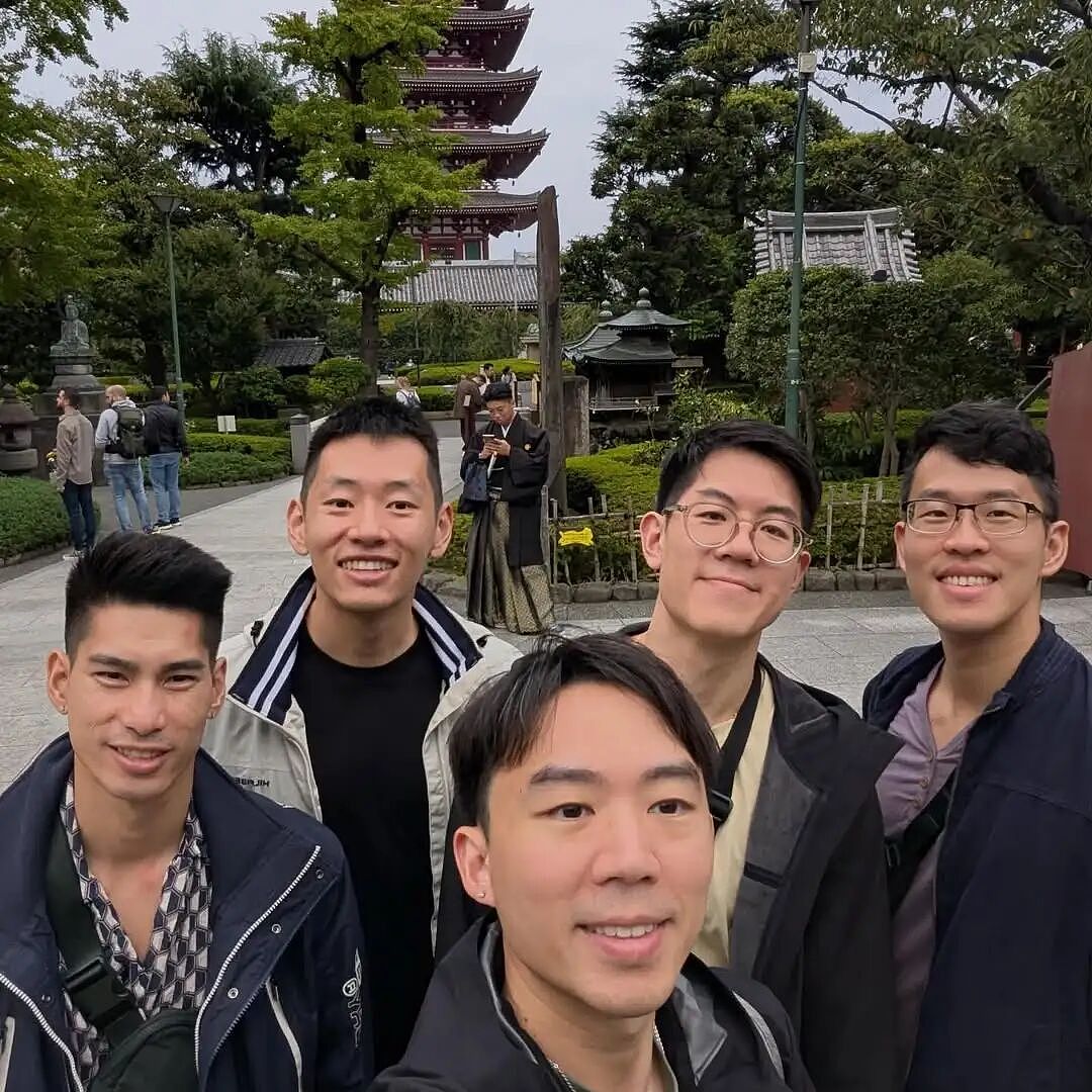 5名亚裔男子组成相亲相爱“5人行大家庭”！创始人两口子：是爱情（组图） - 14