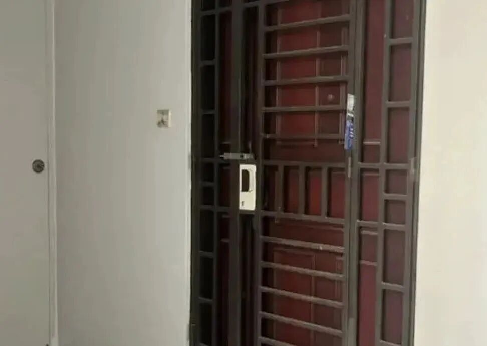 细节曝光！华人父女惨死家中，女儿曾是剑桥博士，伴父亲腐尸活活饿死仅剩24公斤… - 8