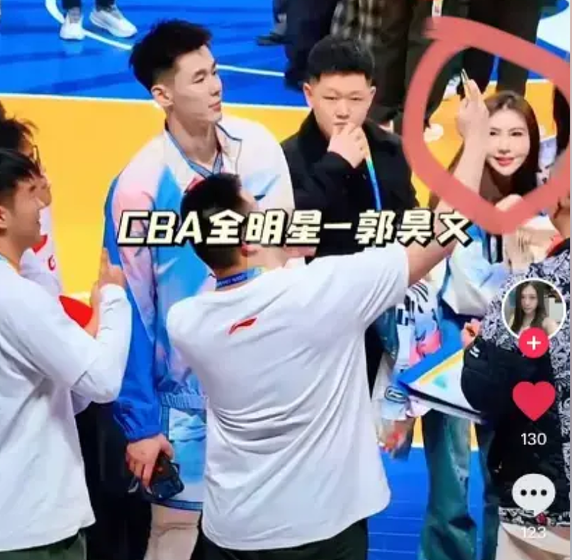 中国篮球又出丑闻!26岁明星球员被曝脚踏多船、被富婆BY,聊天记录不堪入目(组图) - 2