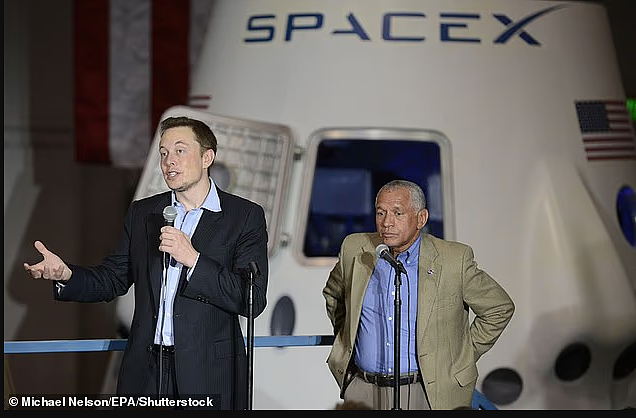 马斯克又要搞大事!SpaceX冲2万亿上市,史上最大IPO要来了(组图) - 3