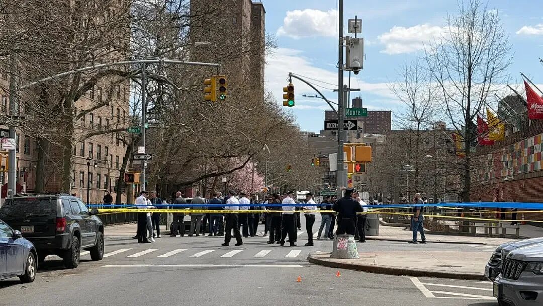 惨剧!歹徒人群中开枪乱射,7个月大女婴遭流弹击中,不幸身亡(组图) - 7