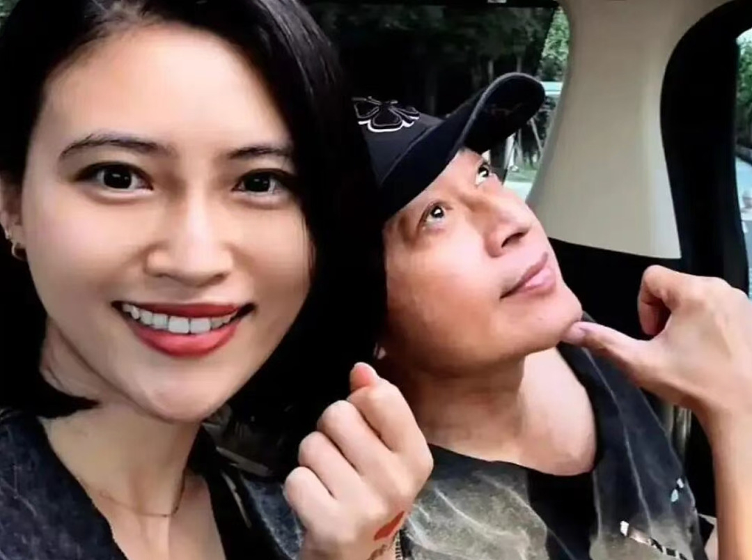 64岁知名男星回小26岁女友老家探亲,与岳父同龄!曾两度婚姻破裂 - 2