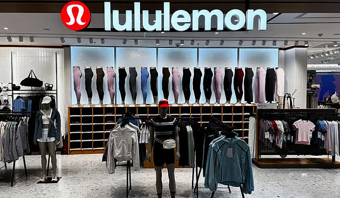 笑疯了!伦敦lululemon对门开了家山寨店,取名mumumelon!官网更好笑... - 7