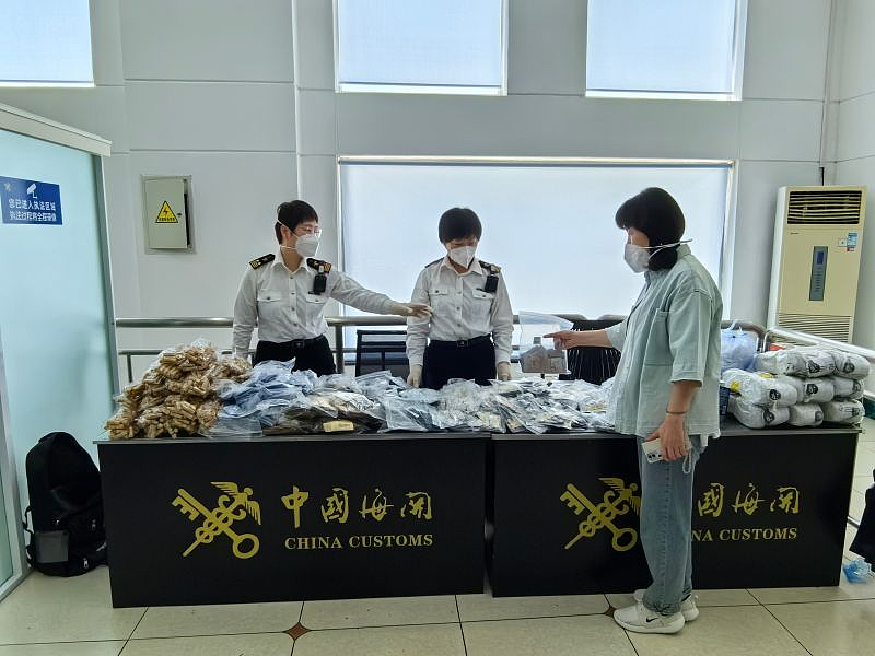 靠“讨好女大学生”飞升商场顶流7年后,这门精致生意迎来闭店潮 - 10