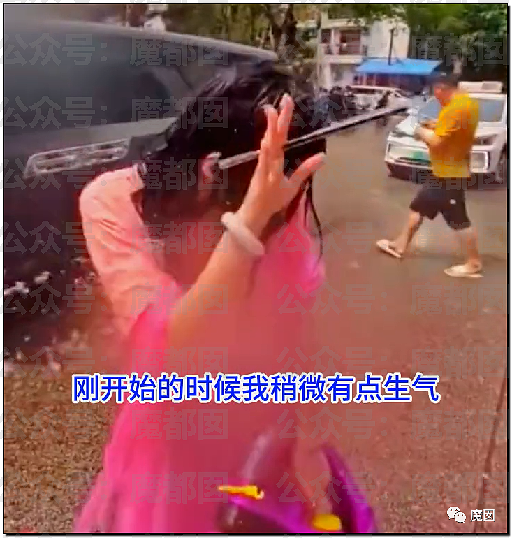 恶臭！泼水节拉车门喷到冒烟！喷女生私处+上衣喷开赤身半裸 - 60