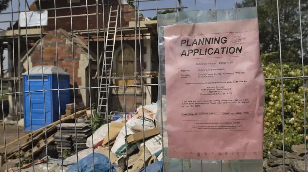 英国医生在绿化带旁建起367平米