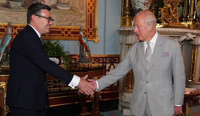 英国新首相就任！放话要“重塑英国”，斯塔默笑着走了...（组图） - 1