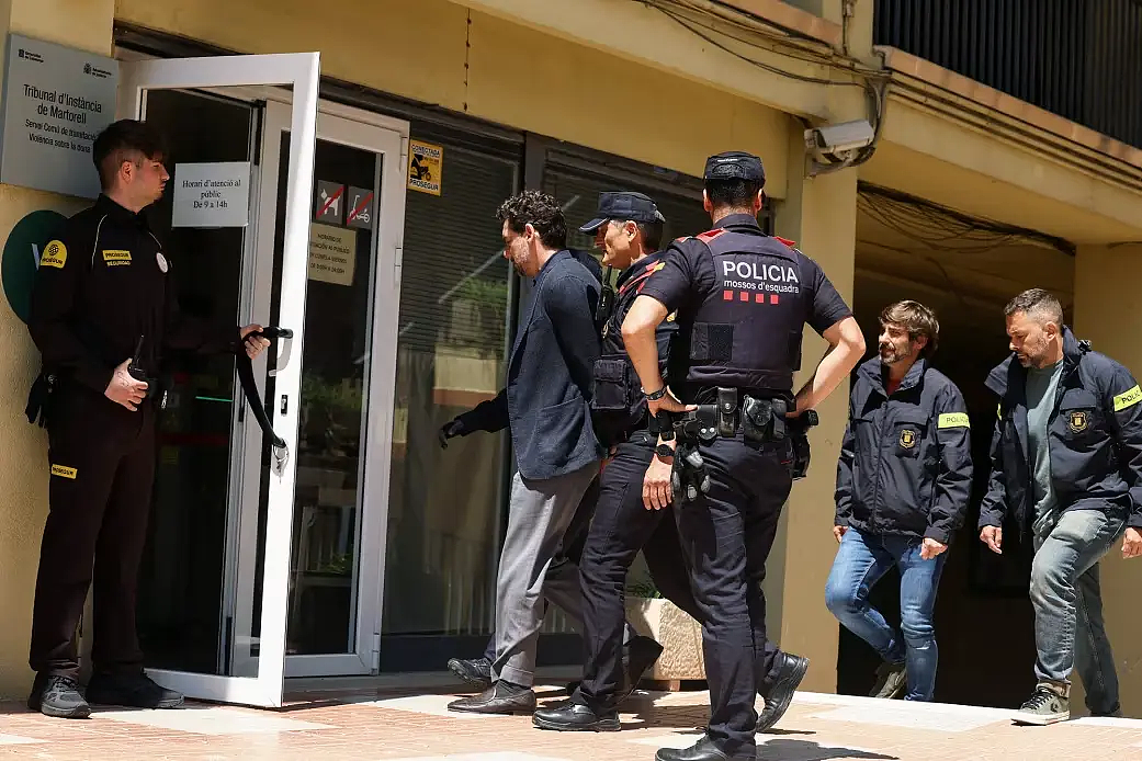 百亿豪门继承人将亲爹推下悬崖摔死？年轻继母为争产手撕全员恶人…（组图） - 14