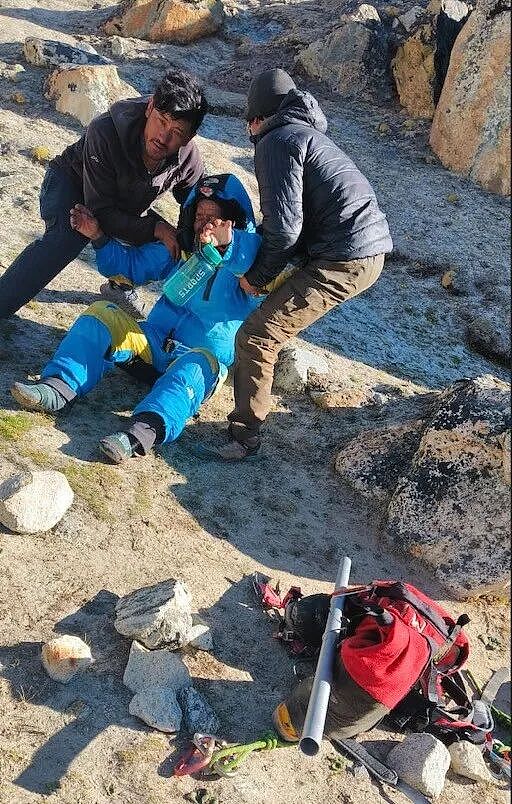 困在珠峰7500米死亡带6天!老婆连祭祀都办了,这哥们鬼门关把自己捞回来了…(组图) - 6