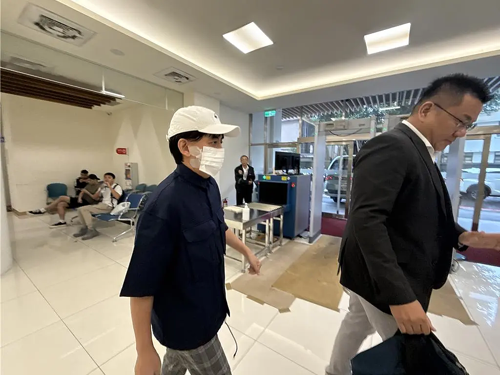 台娱大咖男星藏2341部儿童影片被捕却不用坐牢?花钱和解引众怒(组图) - 16