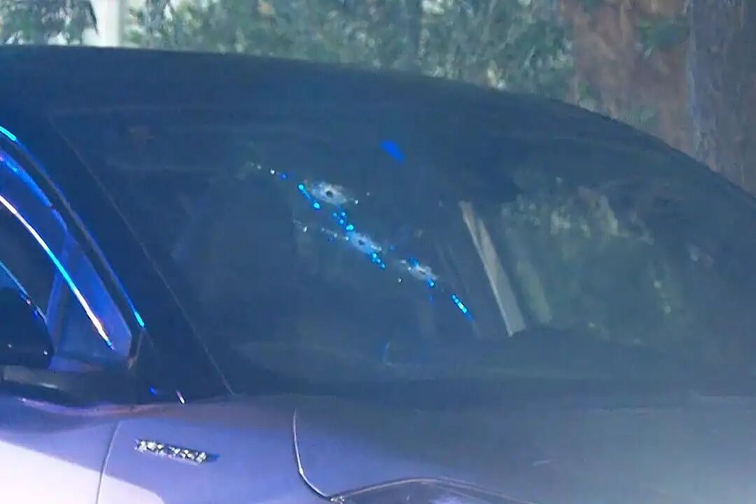 墨尔本警方重装包围，一男子开枪自杀；连续好几起枪击， 一人危重，两名警察受伤 - 5