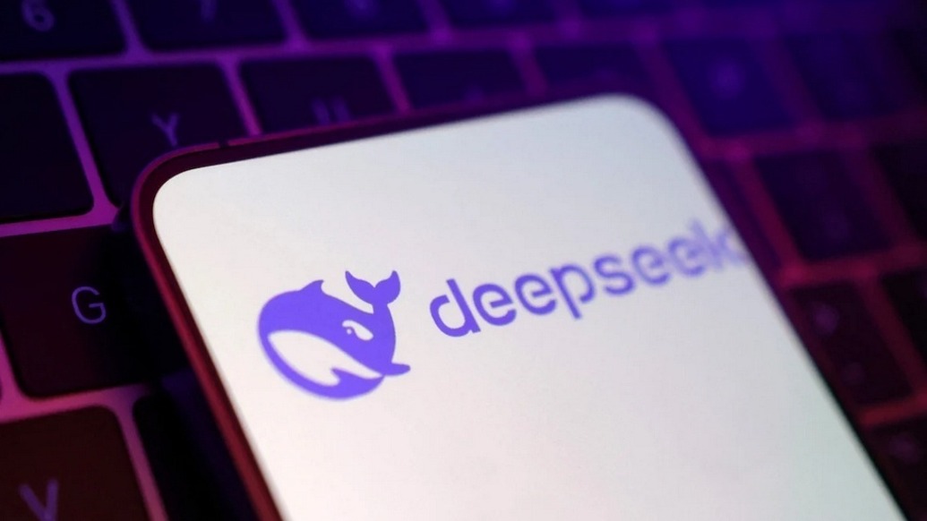 爆火的DeepSeek也有“两副面孔”？60秒学会4大提问技巧