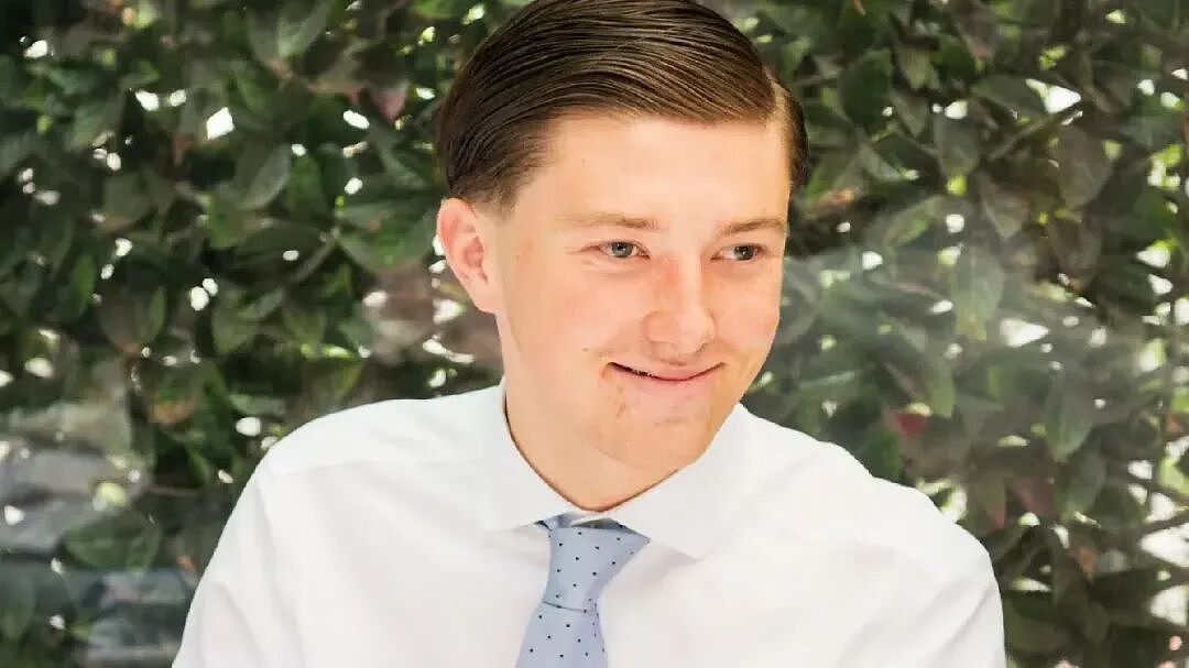 英国男生被移民连捅数刀，警察到场轻信“种歧”，反将受害者拷住！男生在绝望中死去...（组图） - 1