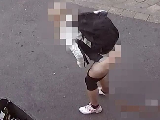 事发墨东南区！光天化日，一男子竟跑到别人家门口拉了一坨屎！（组图） - 22