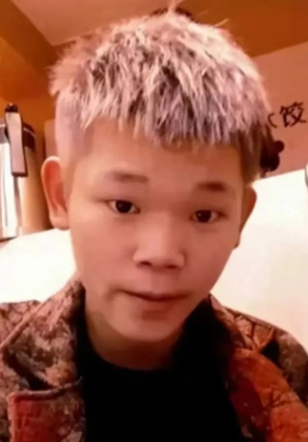 睡桥洞的“东北蓝战非”,活成全网白月光 - 4
