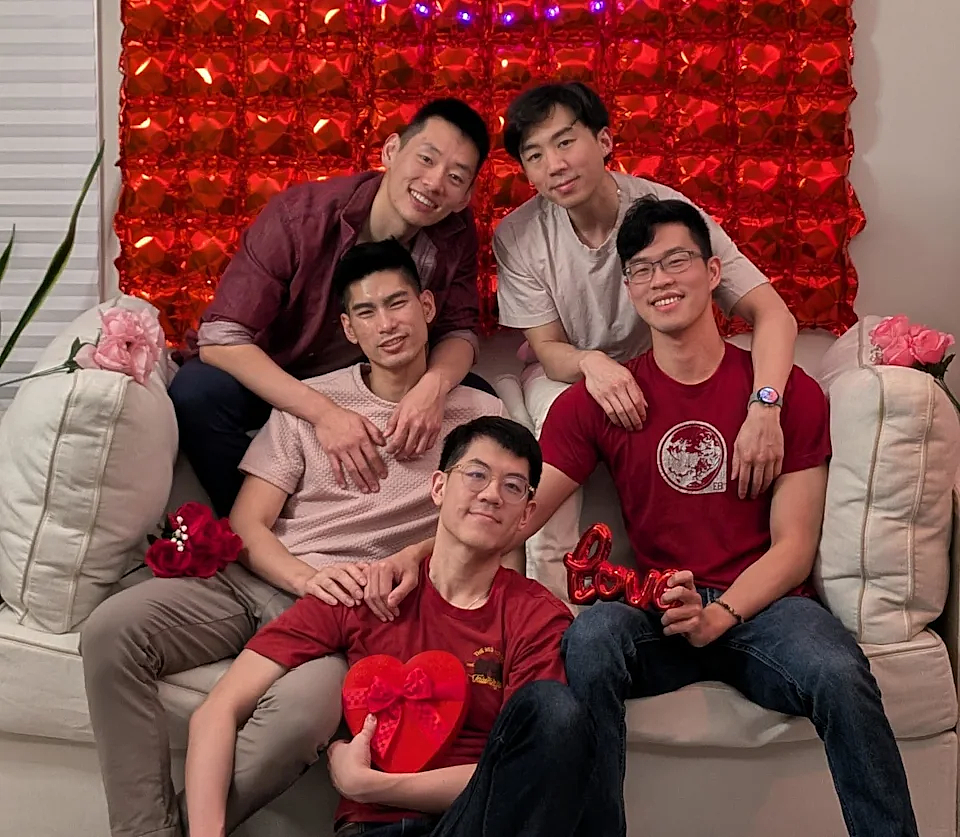5名亚裔男子组成相亲相爱“5人行大家庭”！创始人两口子：是爱情（组图） - 17