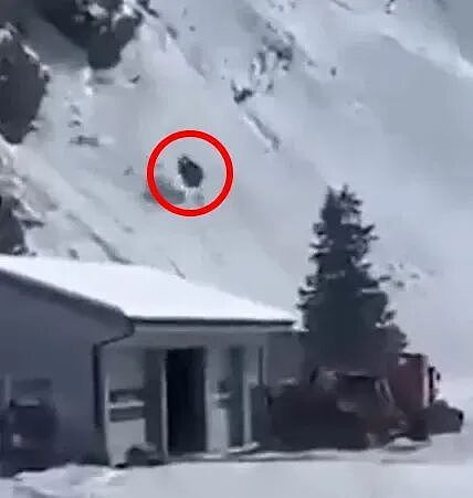 恐怖! 滑雪场缆车突然坠落，女游客惨死! 车厢翻滚坠下雪山（组图） - 2