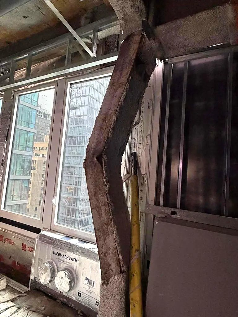 砖块如雨点般砸下!37层在建大楼位移,恐随时坍塌!两根竖梁都折了(组图) - 3
