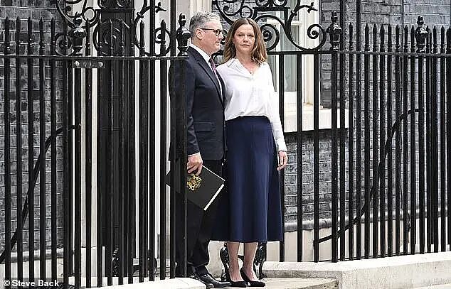 英国首相请辞唐宁街10号，遭到英国人嘲讽：早就该卷铺盖滚蛋了（组图） - 10