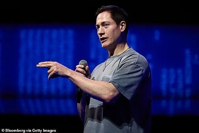 全世界最怕死的亿万富翁，每年砸200万刀疯狂续命，结果被查出了“绝症”... - 4