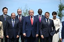 特朗普当众喊话各国领袖：我是老大！下一秒合影被晾（组图）