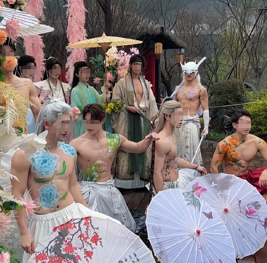 被官方痛批的“男菩萨”,让多少景区晚节不保?(组图) - 13