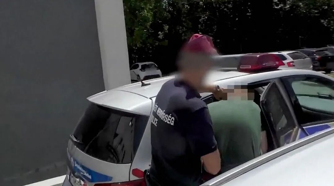 华男偷安摄像头后，发现老婆竟给他喂不明液体（组图） - 7