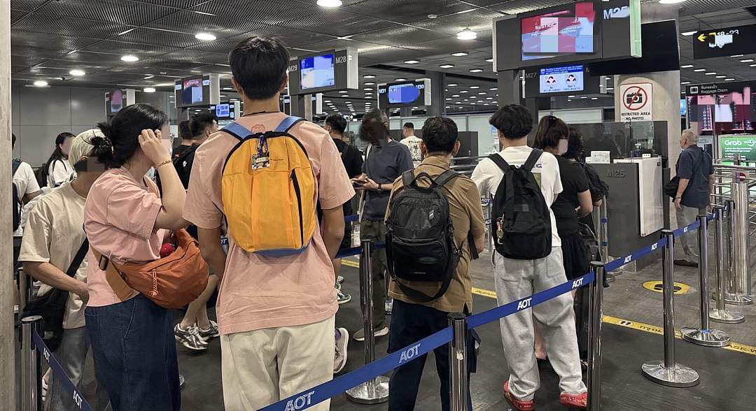 泰国被曝入境“黑色产业链”：中介1.2万泰铢“保过通关”、专坑中国游客！ - 4