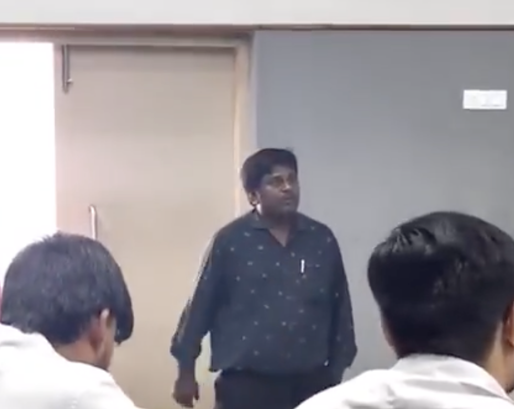 教授在课室当众向女学生表白求婚，结果被学生们追着胖揍一顿（组图） - 16