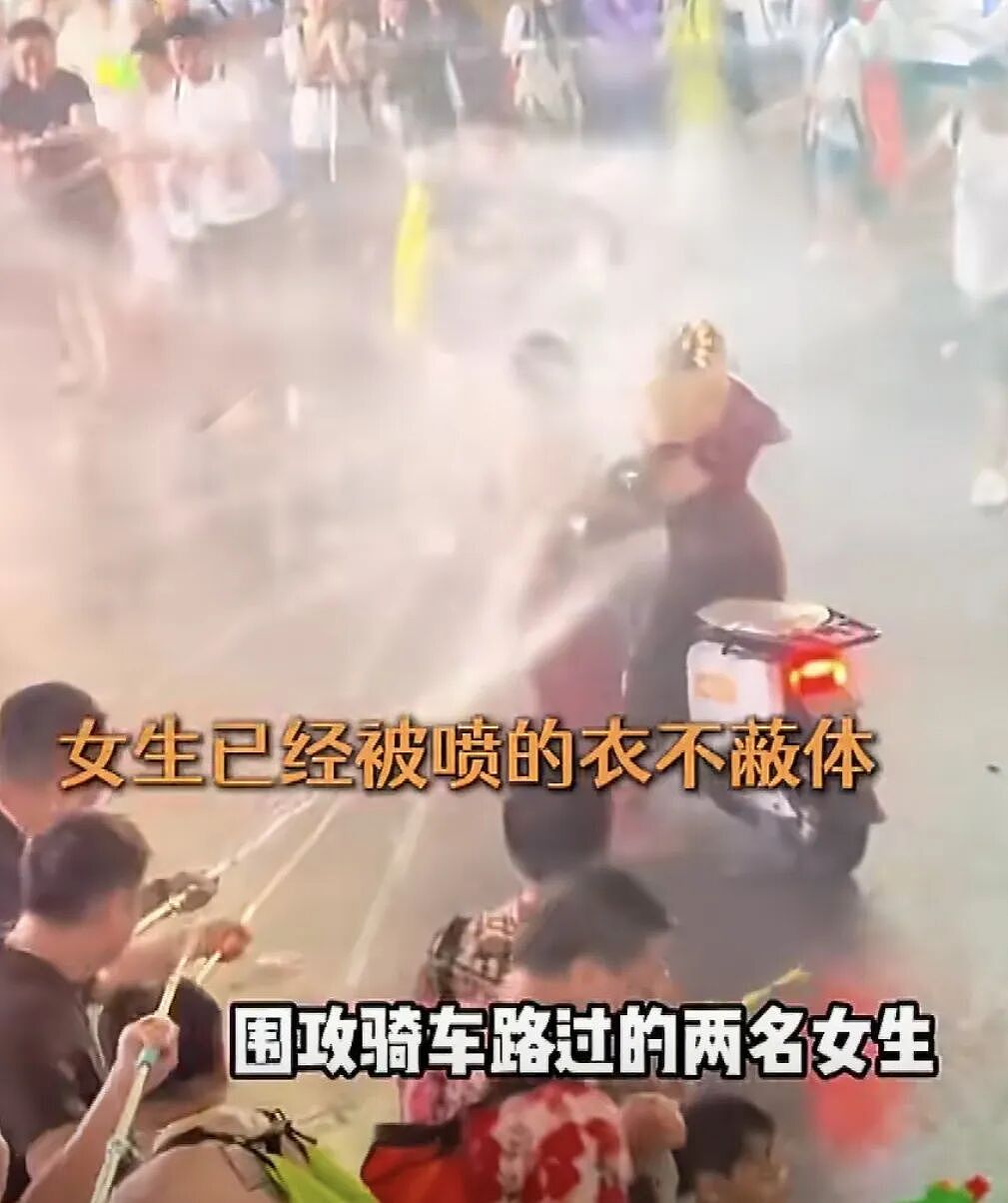 别拿泼水节当遮羞布了:拉车门、灌老人、滋女人,这叫过节?(组图) - 2