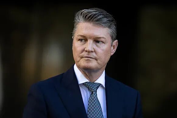 维州州长含泪辞职！新州长将是在Kmart干了8年收银员的他 - 2