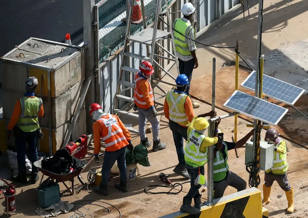 新加坡登顶全球最累国家!95%老板拒4天工作制、周均工时超45小时(组图) - 3