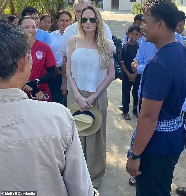 性感女神朱莉大变样,被质疑是
